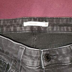 Levis 711